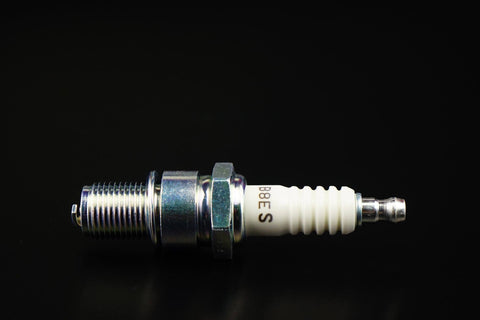 NGK - B8ES - ATC-NG-1011 - AUTOMOTRIZ CONSUMIBLES - BUJIAS, CABLES Y COBERTORES - BUJIAS - BUJIA MOTO CAGIVA HONDA HUSQVARNA KAWASAKI